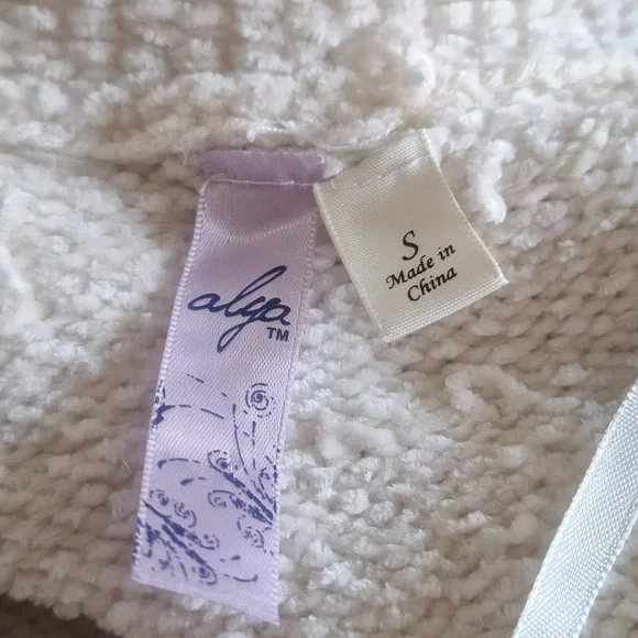 Alya Off White Destressed Sweater,Open Front,              Size Small - Picture 6 of 7